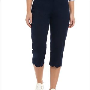 NWT Kim Rogers scalloped capris